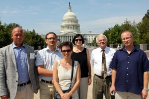 Skupina českých odborníků ve Washingtonu: Jan Marounek (první zleva), Stanislav Havlíček (druhý zleva),  Patricie Kotalíková (uprostřed) a Lukáš Velev (první zprava)