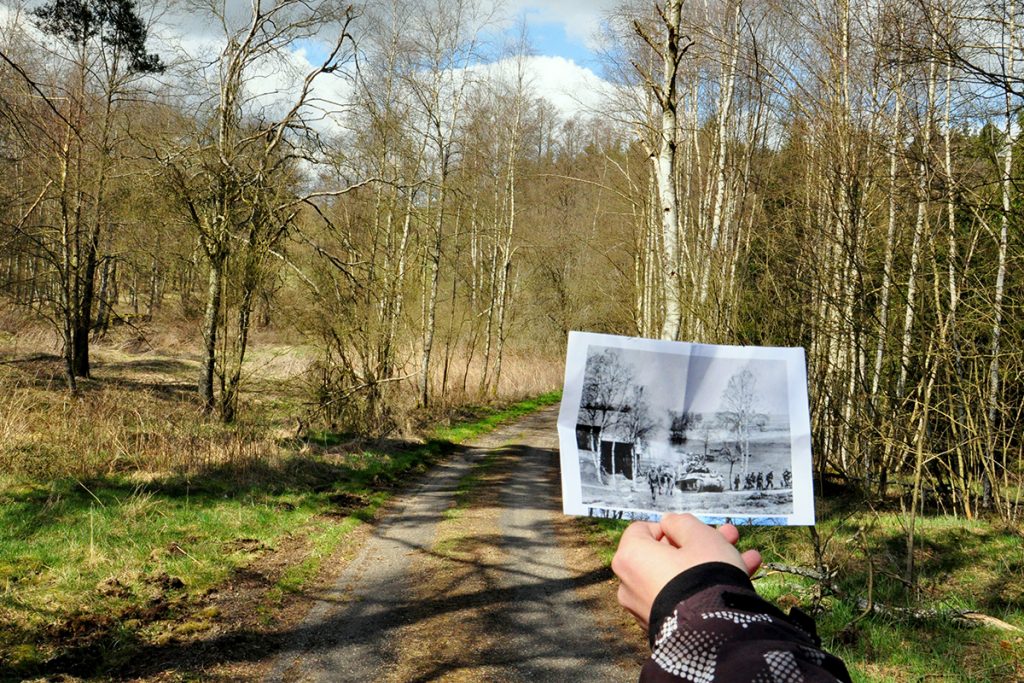 Místo, kde hlídky americké armády překročily státní hranice v místě "Kočičí hlava", 70 let poté, 18. dubna 2015 (foto Velvyslanectví USA)